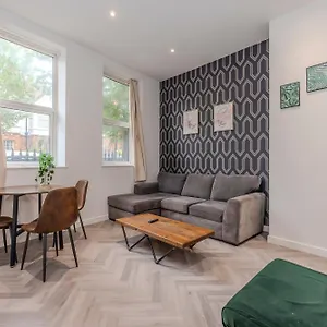 https://spacious-one-bedroom-slp-4.brighton-hotels-england.com